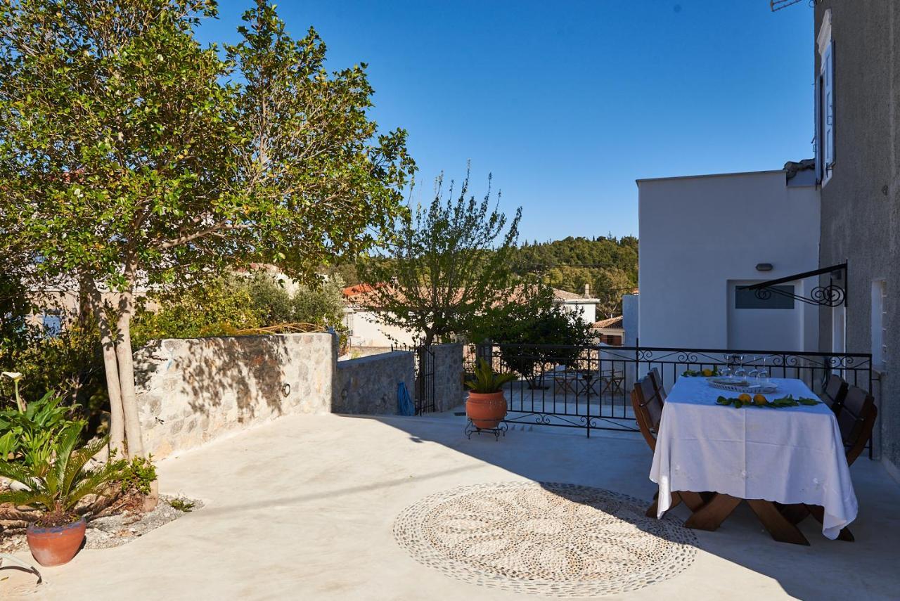 Galaxídhion Galaxidaki 1857 Guesthouse מראה חיצוני תמונה